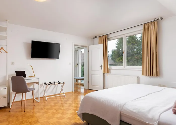 Cozy House Close To Center Bed and breakfast 4*