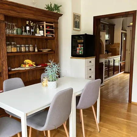 Alojamento de Acomodação e Pequeno-almoço Cozy House Close To Center Liubliana