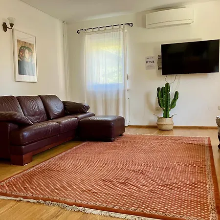 Alojamento de Acomodação e Pequeno-almoço Cozy House Close To Center Liubliana