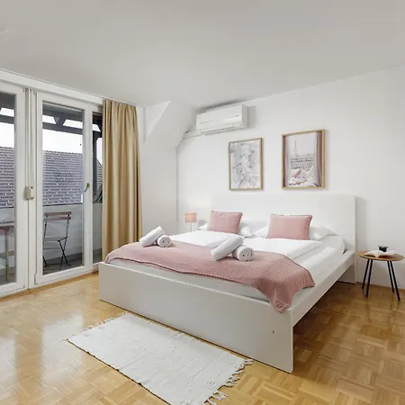 לינה וארוחת בוקר Cozy House Close To Center לובליאנה