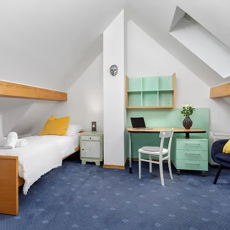 Cozy House Close To Center Alojamento de Acomodação e Pequeno-almoço 4*