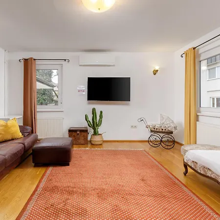 Alojamento de Acomodação e Pequeno-almoço Cozy House Close To Center 4*