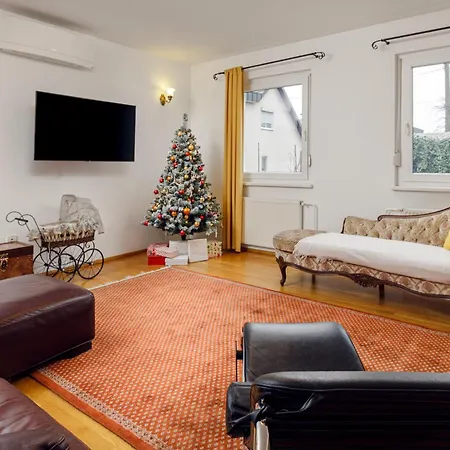 לינה וארוחת בוקר Cozy House Close To Center לובליאנה