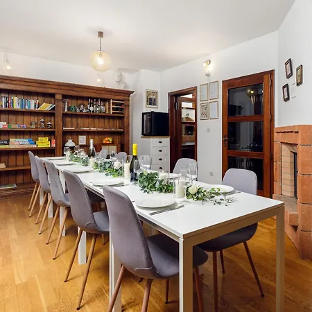 Cozy House Close To Center לינה וארוחת בוקר 4*
