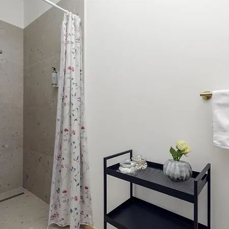 Cozy House Close To Center Alojamento de Acomodação e Pequeno-almoço 4*