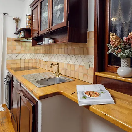 לינה וארוחת בוקר Cozy House Close To Center 4*